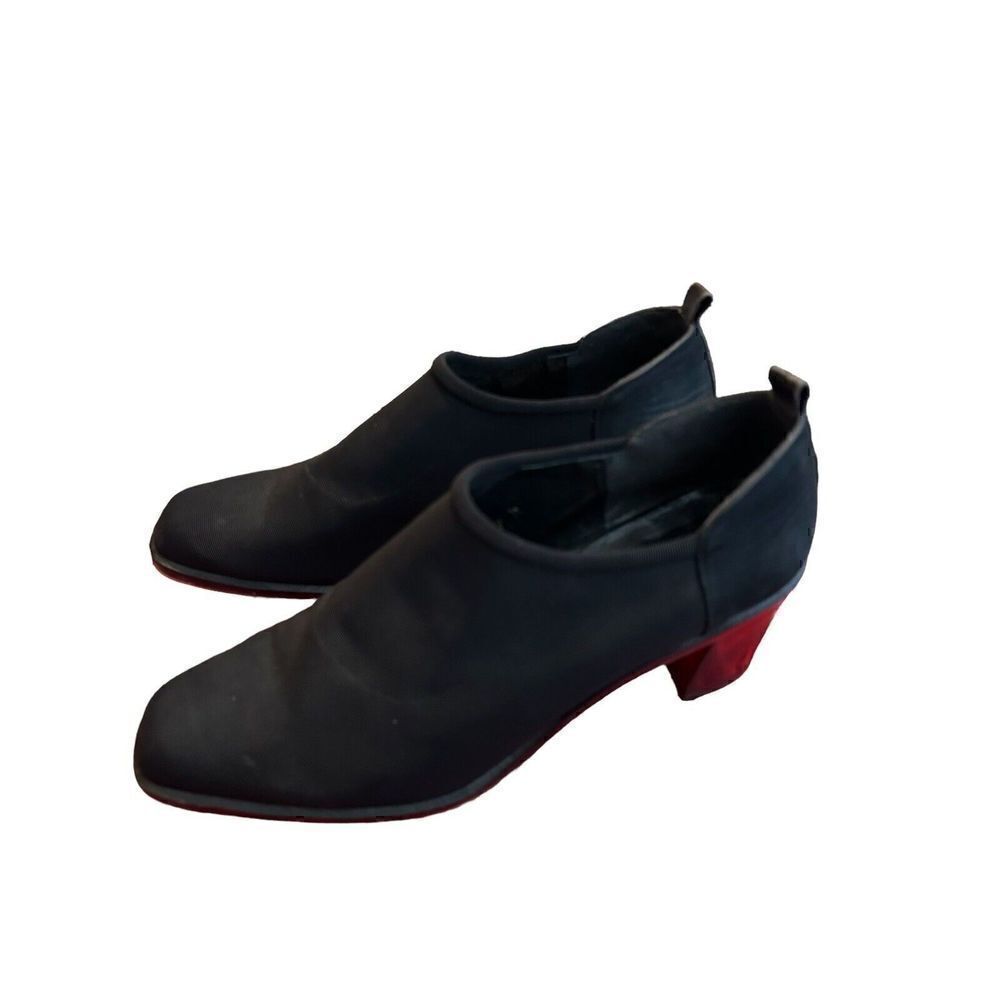 Donald Pliner Black Stretch Nylon Leather Heel Pumps Size 9 M